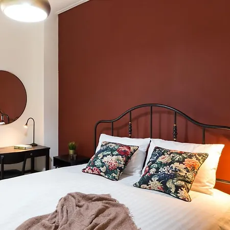 Effie's Cozy Front Apartment